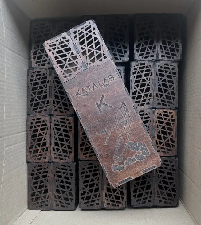 Caja para empacar vino de regalo en madera