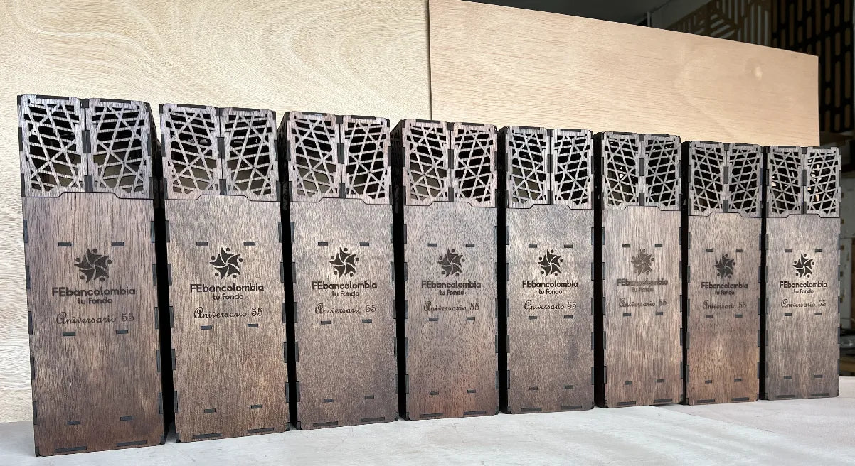 cajas en madera para botella para empesa marcads con logo 