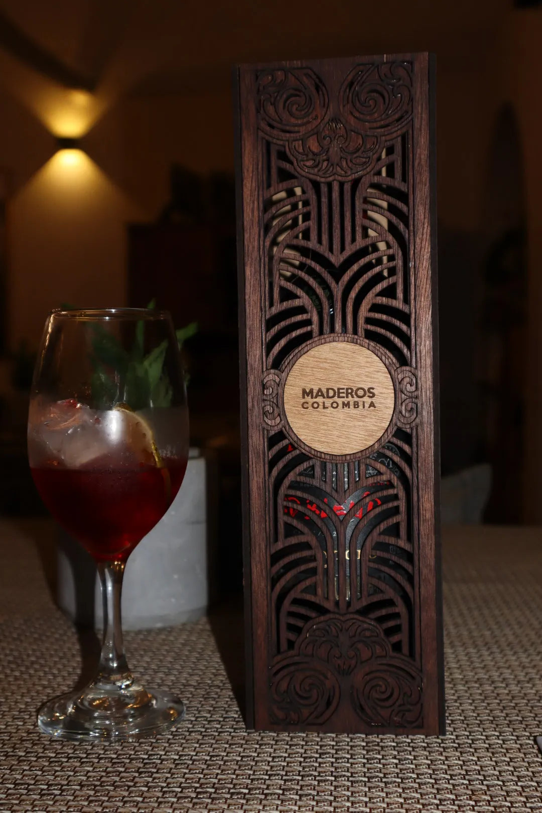 detalle de tapa para botella en madera