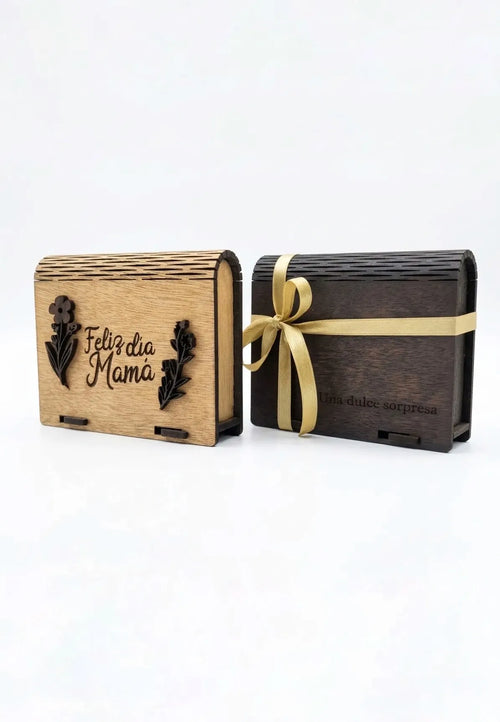 Dos cajas en madera rectangulares para regalo con frase feliz día mamá