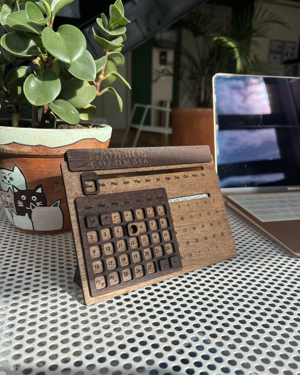 Calendario infinito en madera 