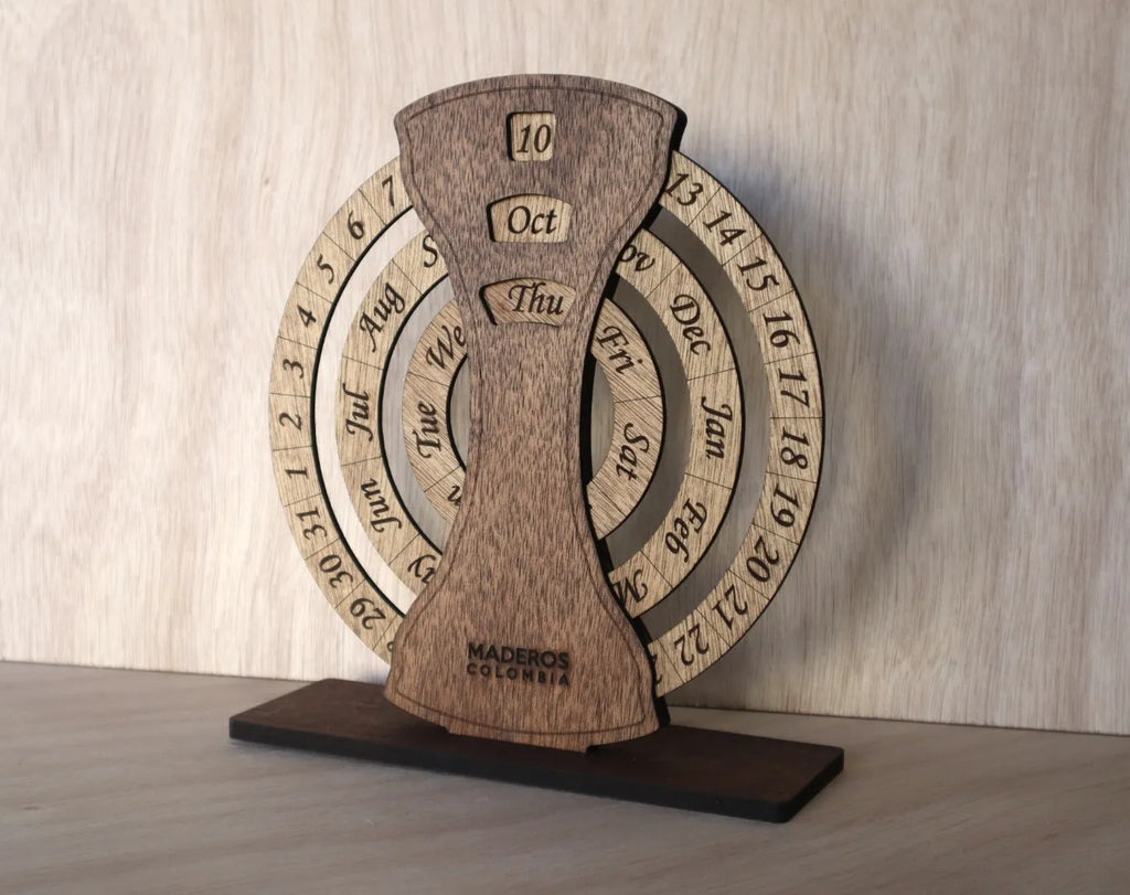calendario en madera redondo