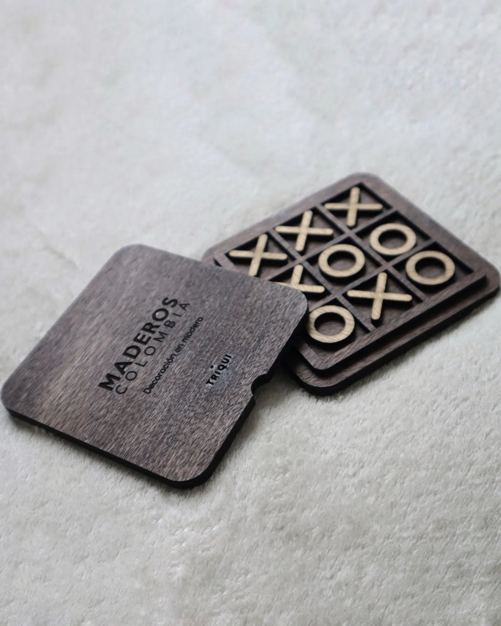 Juego triqui con tapa, fichas y marcado personalizado