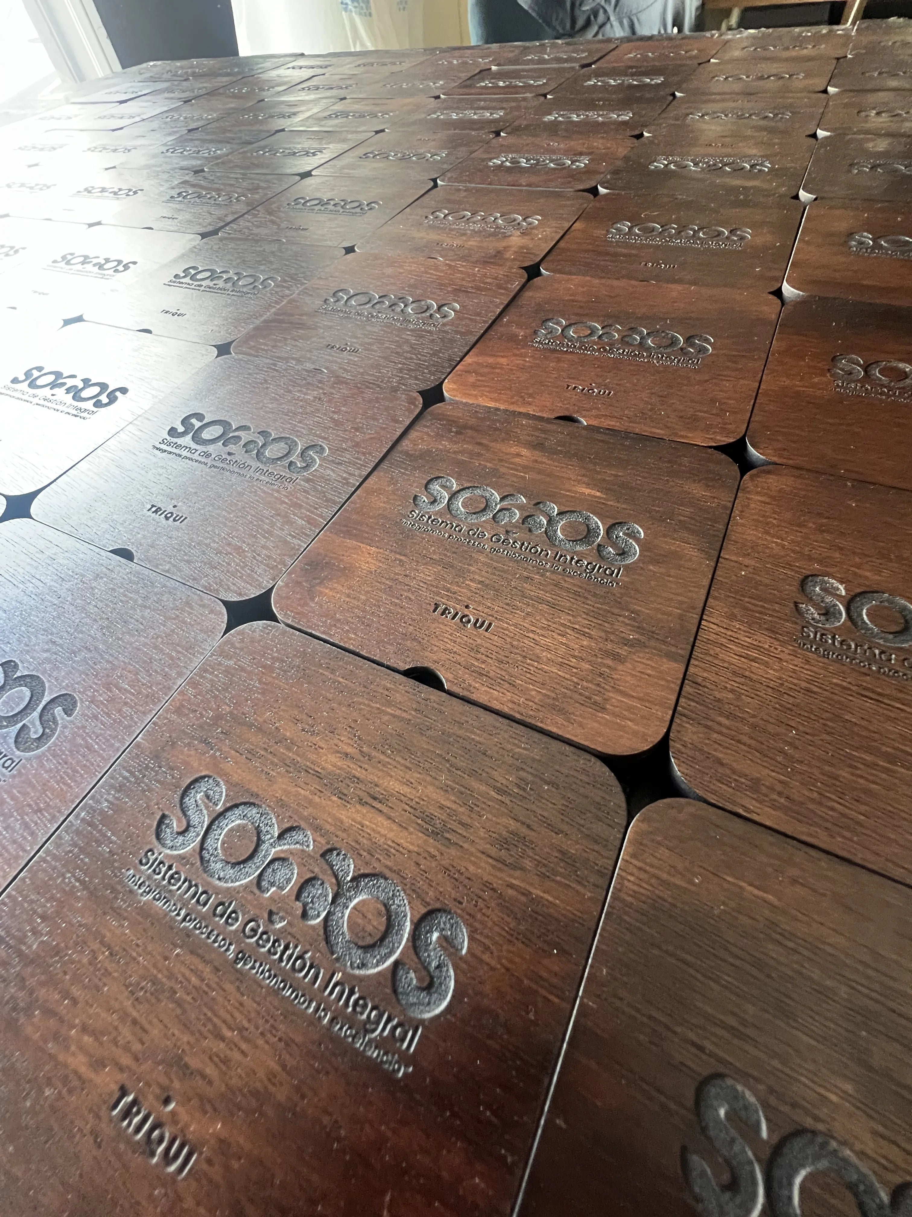 juegos de triqui con tapa en madera marcados para empresa
