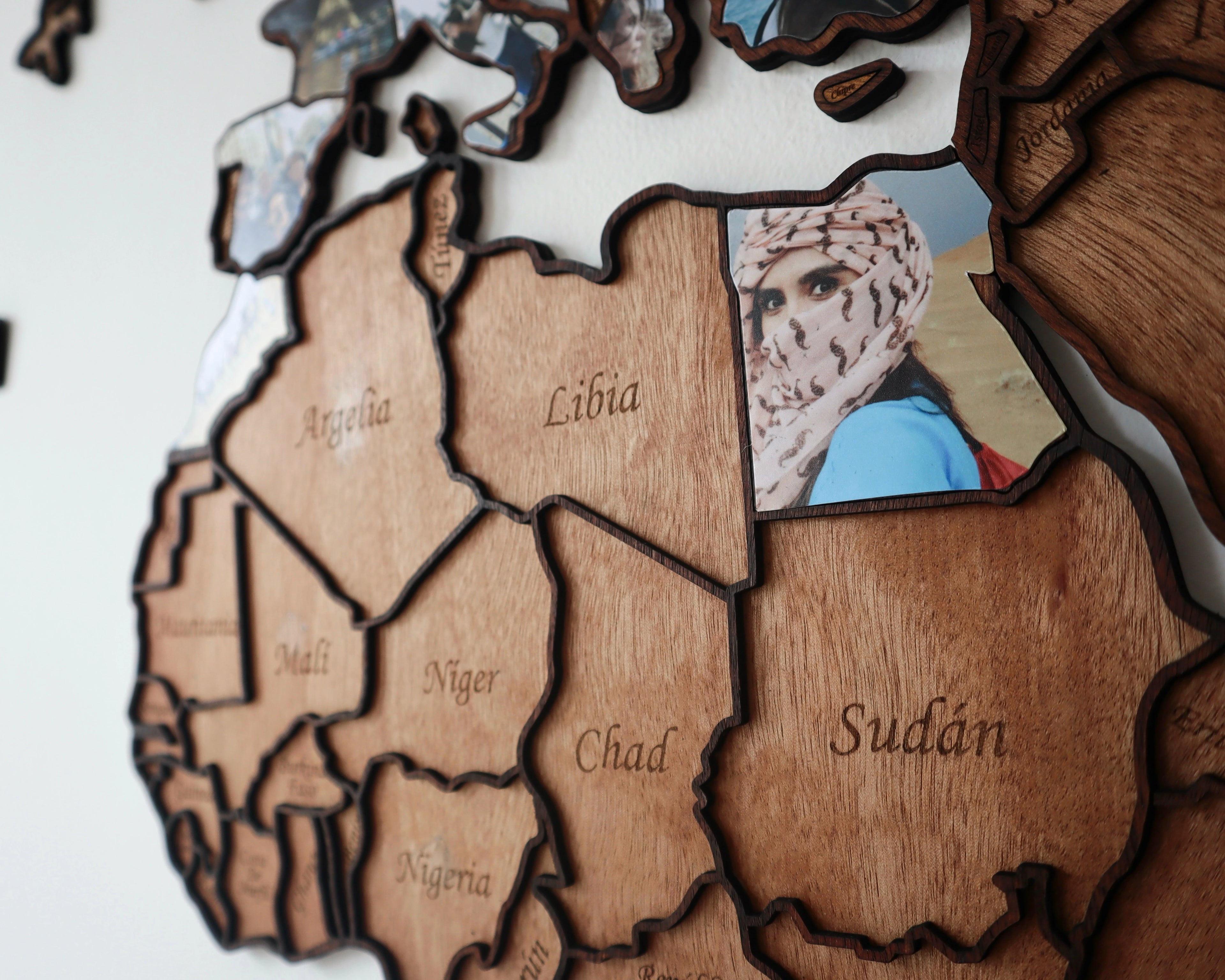 mapa tipo rompecabezas para pared en madera